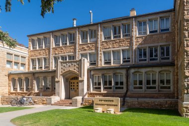 LARAMIE, WY, ABD - 13 Mayıs 2024: S.H. Wyoming Üniversitesi 'ndeki Knight Jeoloji Binası..