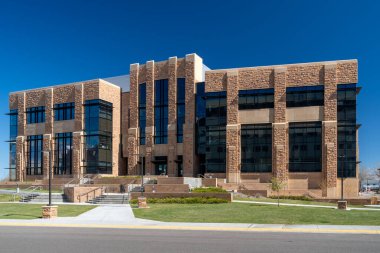 LARAMIE, WY, ABD - 13 Mayıs 2024: Wyoming Üniversitesi Mühendislik Eğitim ve Resarch Binası.