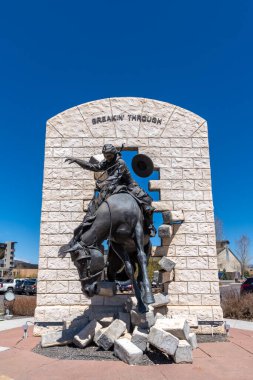 LARAMIE, WY, ABD - 13 Mayıs 2024: Wyoming Üniversitesi 'nde Heykel Kırma.