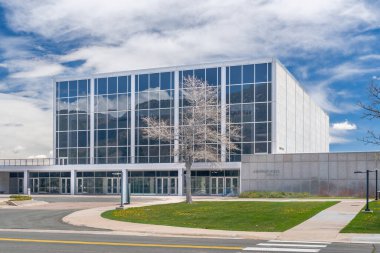 COLORADO Baharı, CO, ABD - 14 Mayıs 2024: Arnold Hall, ABD Hava Kuvvetleri Akademisi.