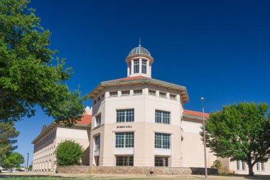 LAS CRUCES, NM, ABD - 16 Mayıs 2024: New Mexico Eyalet Üniversitesi 'nde Skeen Hall.