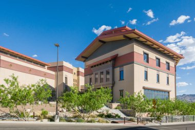 EL PASO, TX, ABD - 17 Mayıs 2024: Texas El Paso Üniversitesi Sağlık Bilimleri Fakültesi.