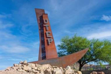 EL PASO, TX, ABD - 18 Mayıs 2024: Texas El Paso Üniversitesi 'nde UTEP Madenci Heykeli.