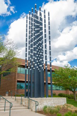 Colorado Springs, CO, ABD - 19 Mayıs 2024: Colorado Üniversitesi 'nde Pulse Impulse heykeli.
