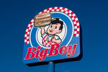 MARQUETTE, MI, ABD, 18 Eylül 2024: Big Boy Restoran tabelası ve ticari marka logosu.