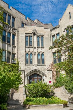 Chicago, IL, USA, SEPTEMBER 21, 2024: Chicago Üniversitesi kampüsündeki Gerald Ratner Atletizm Merkezi.