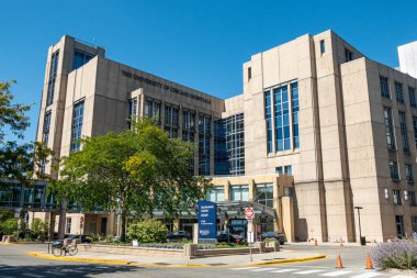Chicago, IL, USA, SEPTEMBER 21, 2024: Chicago Üniversitesi kampüsündeki Gerald Ratner Atletizm Merkezi.