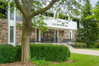 ALLENDALE, MI, ABD, 20 EYLÜL 2024: Grand Valley Eyalet Üniversitesi kampüsündeki Michigan Gölü Salonu.