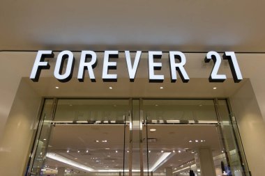 BLOOMINGTON, MN, ABD, 13 ARALIK 2024: Forever 21 Amerika Alışveriş Merkezi 'ndeki perakende mağazası.