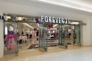BLOOMINGTON, MN, ABD, 13 ARALIK 2024: Forever 21 Amerika Alışveriş Merkezi 'ndeki perakende mağazası.