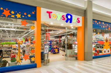 BLOOMINGTON, MN, ABD, 13 ARALIK 2024: Toys R Us perakende oyuncak mağazası.