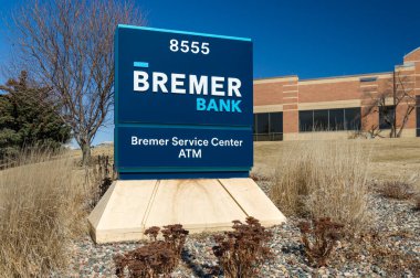 St. Paul, MN, ABD, 16 Mart 2025: Bremer Bank Servis Merkezi dış ve ticari marka logosu.