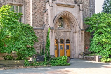 SEATTLE, WA, ABD, 25 Mayıs 2025: Johnson Hall Washington Üniversitesi Kampüsü.