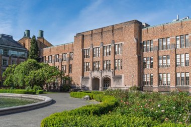 SEATTLE, WA, ABD, 25 Mayıs 2025: Johnson Hall Washington Üniversitesi Kampüsü.