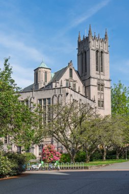 SEATTLE, WA, ABD, 25 Mayıs 2025: Washington Üniversitesi kampüsündeki Gerberding Hall.