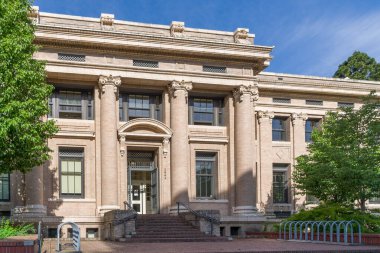 SEATTLE, WA, ABD, 25 Mayıs 2025: Washington Üniversitesi kampüsündeki Mimarlık Salonu.