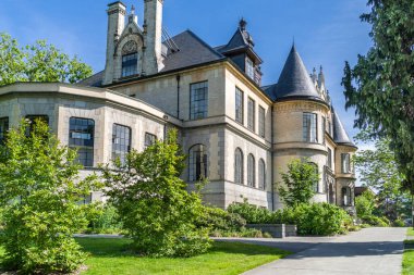 SEATTLE, WA, ABD, 25 Mayıs 2025: Washington Üniversitesi kampüsündeki Denny Hall.