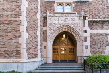 SEATTLE, WA, ABD, 25 Mayıs 2025: Washington Üniversitesi Müzik Okulu Washington Üniversitesi Kampüsü.