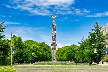 Vancouver, BC, CA, 27 Mayıs 2025: British Columbia Üniversitesi 'nin kampüsündeki Uzlaşma Kutbu.