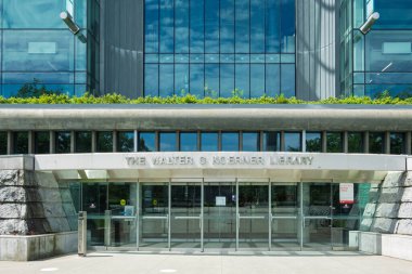 Vancouver, BC, CA, 27 Mayıs 2025: British Columbia Üniversitesi kampüsündeki Walter C. Koerner Kütüphanesi.