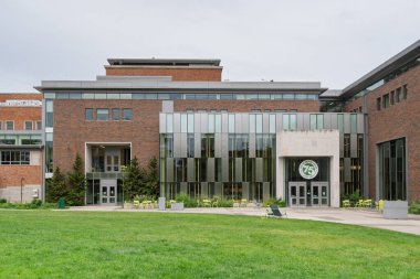Eugene, OR, ABD, 29 Mayıs 2025: Oregon Üniversitesi kampüsündeki Erb Anıt Birliği.