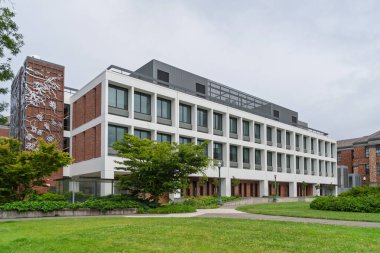 Eugene, OR, ABD, 29 Mayıs 2025: Oregon Üniversitesi kampüsündeki Huestis Hall.