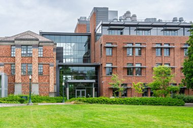 Eugene, OR, ABD, 29 Mayıs 2025: Robert ve Beverly Lewis Entegrasyon Bilim Binası Oregon Üniversitesi kampüsünde.