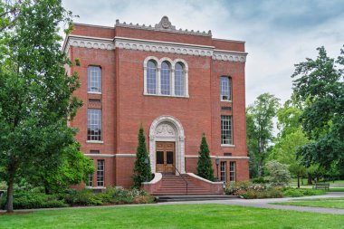 Eugene, OR, ABD, 29 Mayıs 2025: Oregon Üniversitesi kampüsündeki Chapman Hall.