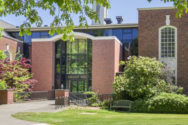 Salem, OR, USA, 30 Mayıs 2025: Willamette Üniversitesi kampüsündeki Smullin Hall.