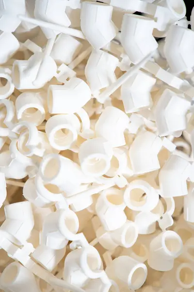 Depoya yerleştirilmiş PVC borular. Yüksek kalite fotoğraf