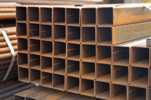 Metal ürünler, metal profil ve metal borular üretimi. Yüksek kalite fotoğraf