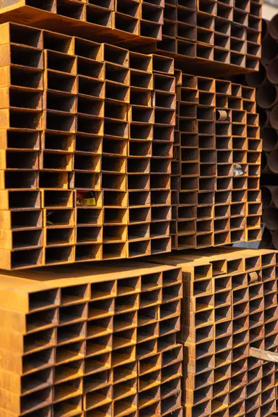 Metal ürünler, metal profil ve metal borular üretimi. Yüksek kalite fotoğraf