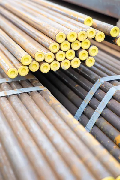 Metal ürünler, metal profil ve metal borular üretimi. Yüksek kalite fotoğraf