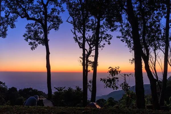 Morgon Soluppgång Den Lugna Campingplatsen Doi Pui Suthep Med Panoramautsikt Stockbild