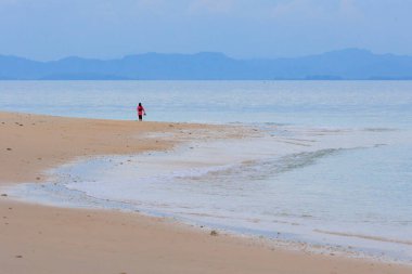 Tayland 'daki Koh Bulon adasının ıssız plajı.