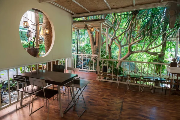 Restaurante Interior Con Hermoso Árbol Primavera Jardín Botánico Almuerzo Ambiente —  Fotos de Stock
