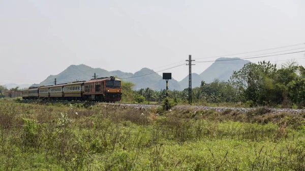 Klassieke Trein Het Spoor Kanchanaburi Thailand Vervoer Industrie — Stockfoto