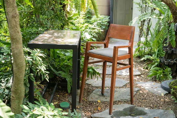 Židle Stůl Tropické Zahradě Kavárně Restauraci Námořním Světlem — Stock fotografie