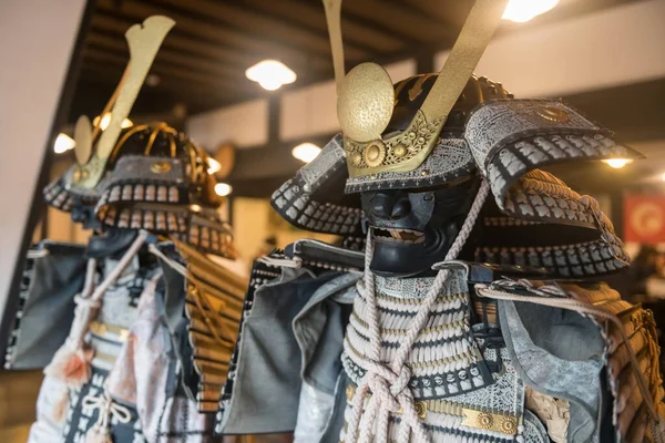 Geleneksel Japon Zırhlı Samuray Heykeli Japon Tarihi Savaşçı Anıtı — Stok fotoğraf
