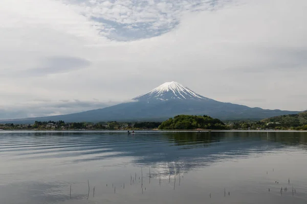 Velero Lago Kawaguchiko Con Monte Fuji Reflexión Mañana Yamanashi Japón — Foto de Stock