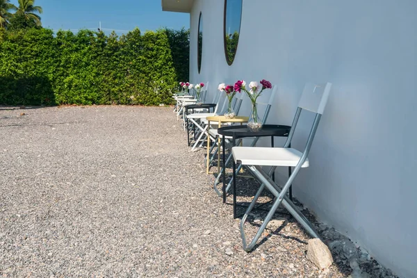 Stühle Und Tische Freien Mit Falscher Blume Zum Sonnenbad Café — Stockfoto