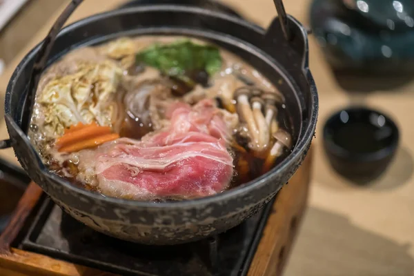 Japonês Suki Yaki Panela Quente Reestaurant Fechar Carne Porco Fresca — Fotografia de Stock