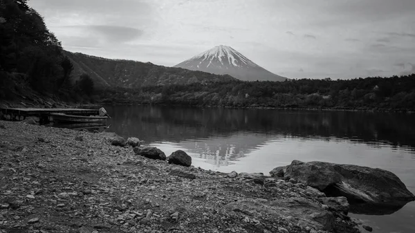 Paisaje Fuji Barco Flotante Lago Saiko Por Mañana Con Reflexión — Foto de Stock
