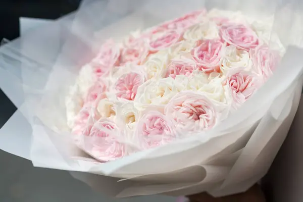 婚礼或情人节用粉红及白花花束 免版税图库照片
