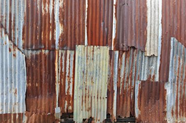 Eski paslı çinko levha duvarı, paslı demir ahır duvarı desen dokusu arka planı için.