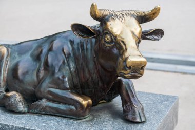 Japon boğa ya da öküz heykeli Kushida Tapınağı, Hakata Koğuşu, Fukuoka, Japonya.