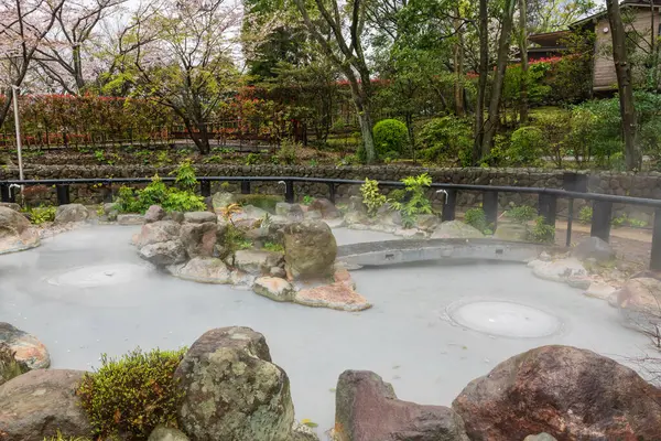 stock image Oniishibozu Jigoku hot spring and bridge in Beppu, Oita, Kyushu, Japan. town is famous for its onsen hot springs and major geothermal hot spots, 8 hells of Beppu.