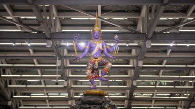 Vishnu Suvarnabhumi Uluslararası Havalimanı 'ndaki Süt Okyanusu heykelini çalkaladı. Samudra Manthan Heykeli.