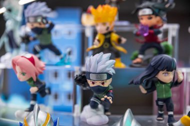 Kakashi Hatake, Chidori ve Mangekyou Nanjing Doğu Yolu 'ndaki Pop Mart bayrak mağazasında aynı figürü paylaşıyorlar. Meşhur Japon mangası.
