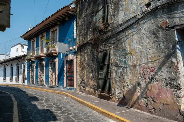 stock image XALAPA, VERACRUZ, MEXICO- JUNE 9, 2024: View of street with traditional houses at a sunny day in Xalapa, Veracruz, Mexico